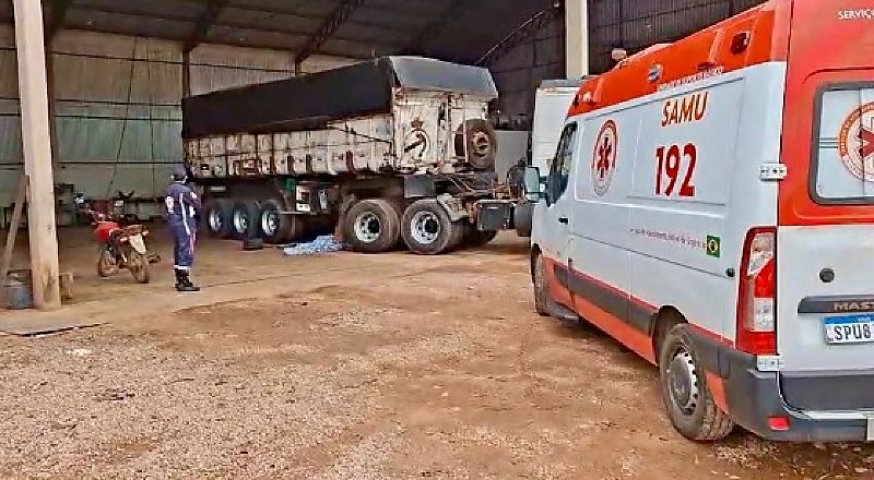 Trabalhador é esmagado por carreta durante manutenção e morre na hora