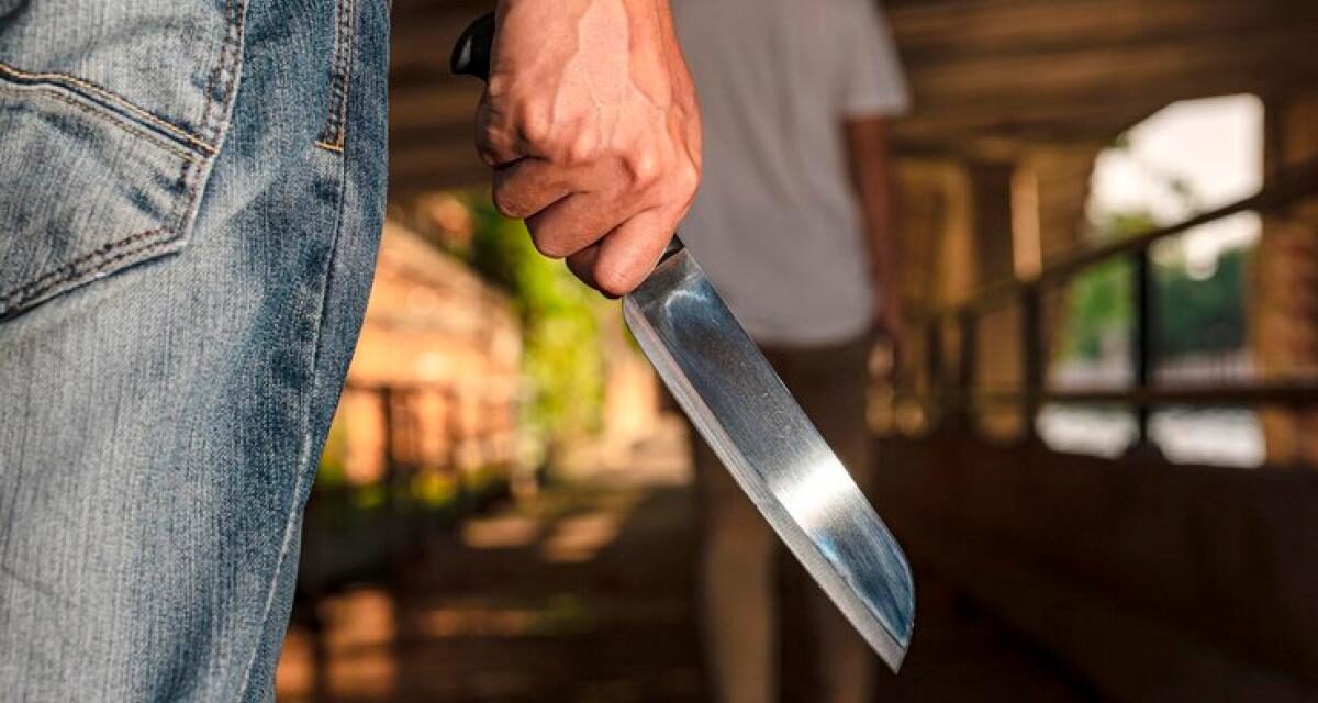 Homem leva facada durante briga em fazenda de Carlinda