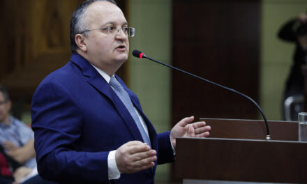 Condenado, Taques não paga dívida e é acionado por empresa