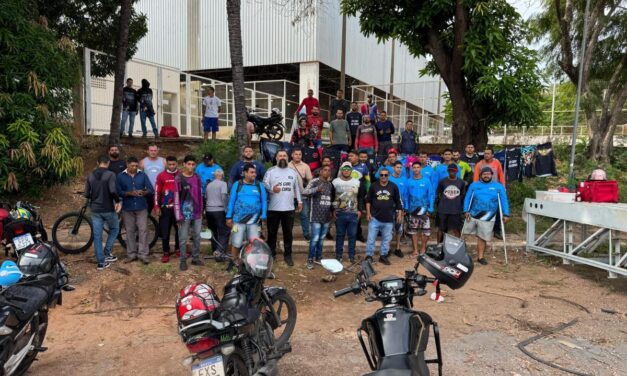 Entregadores de apps protestam contra regulamentação em Cuiabá