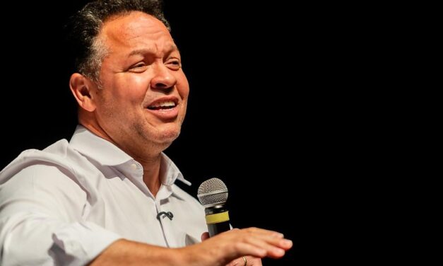 Prefeito Cláudio Ferreira sinaliza apoio a Otaviano Pivetta na disputa ao governo