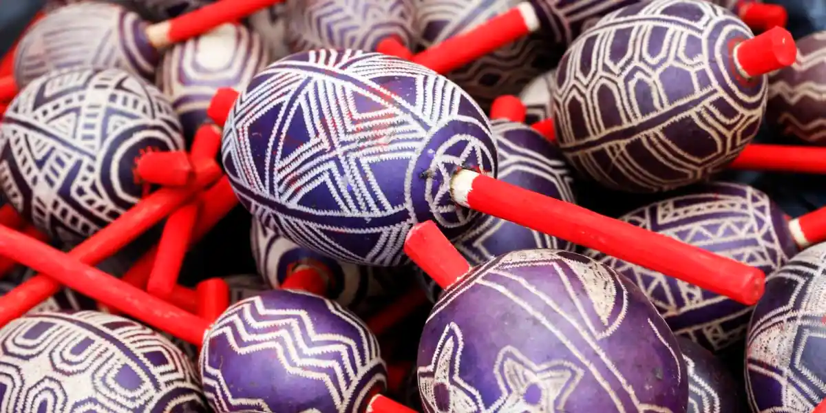 Artesãos indígenas em Brasília veem suas criações como ato de resistência