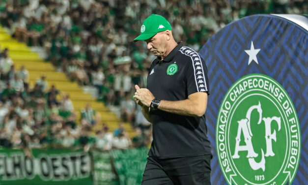 Chapecoense anuncia demissão do técnico Gilmar Dal Pozzo