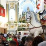 Fiéis se concentram no centro do Rio para celebrar dia de São Jorge