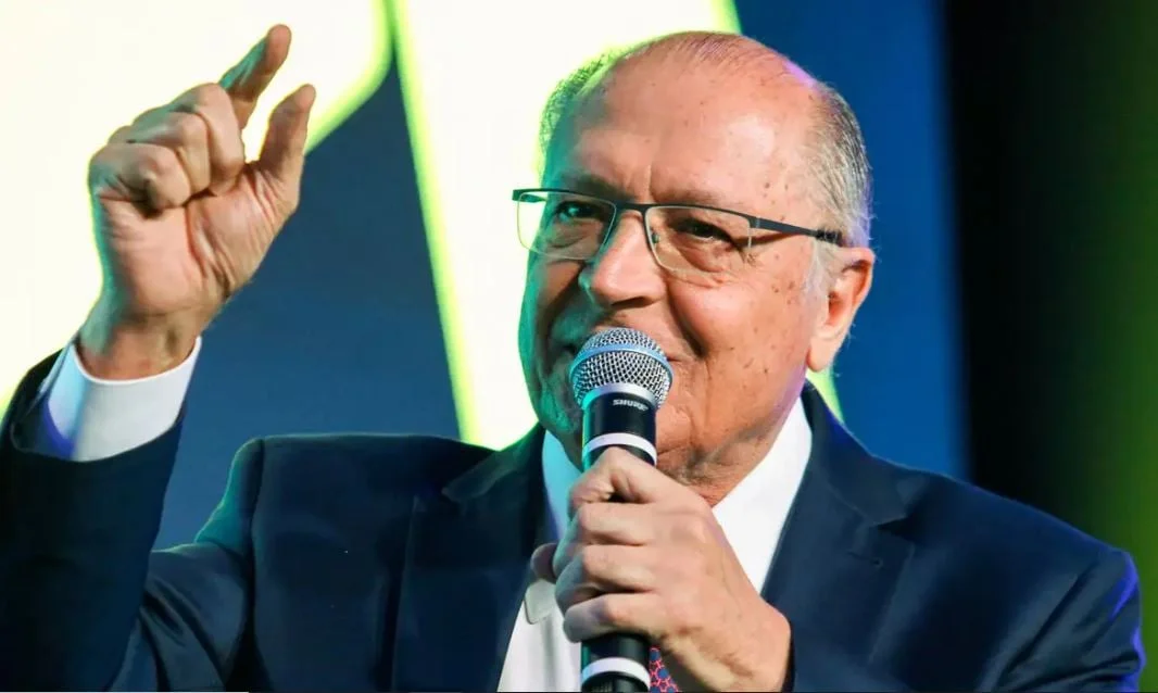 Governo anuncia programa de R$ 10 bi para financiar máquinas agrícolas durante a Agrishow