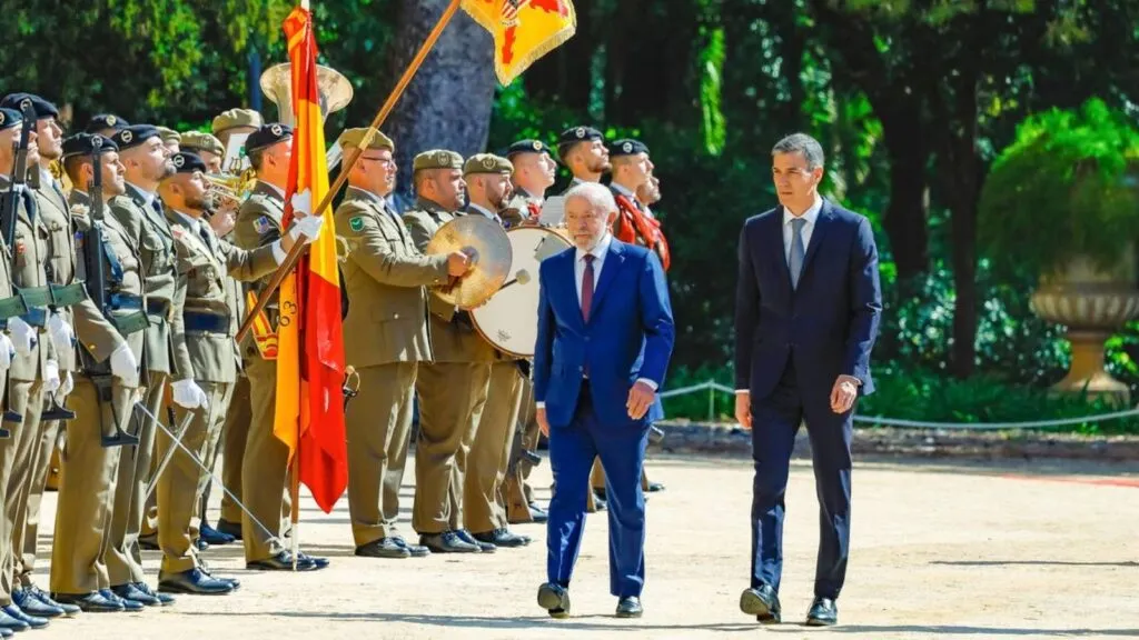 Lula alerta sobre risco de bets e big techs para famílias e democracia