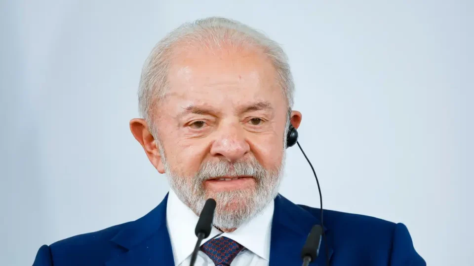 Presidente Lula chega à Alemanha em busca de acordos comerciais e tecnológicos