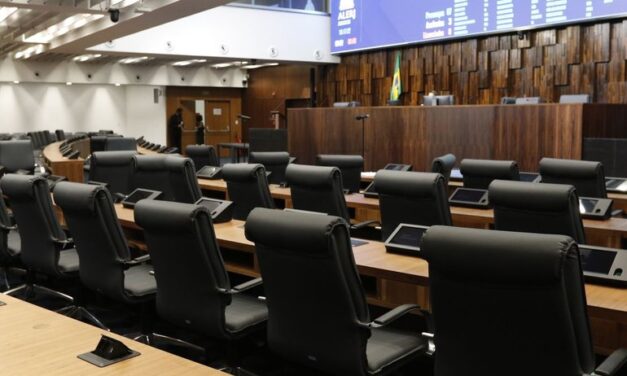 Projetos legislativos sobre IA priorizam controle e vigilância