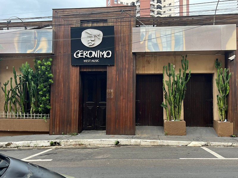 Nas redes, clientes lamentam destruição do Gerônimo West Music e pedem retorno