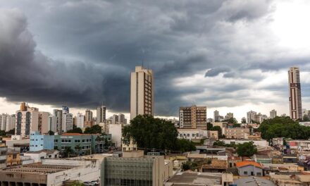 Fim de semana será de tempo abafado com chuva em Cuiabá; Chapada terá ‘alívio’
