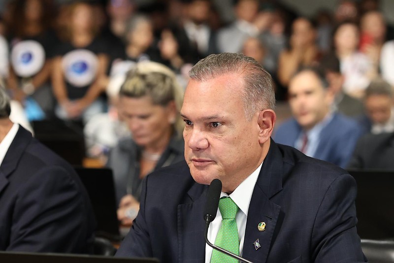 Wellington Fagundes destaca conquista com novo piso para médicos e dentistas