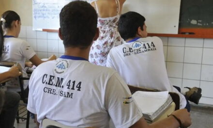 Pé-de-Meia reduz abandono escolar no ensino médio em 43% em dois anos