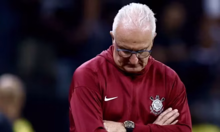 Corinthians demite Dorival Júnior após derrota para o Internacional