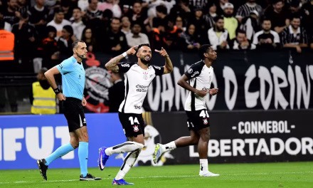 Sob o comando de Diniz e tem início perfeito na Libertadores