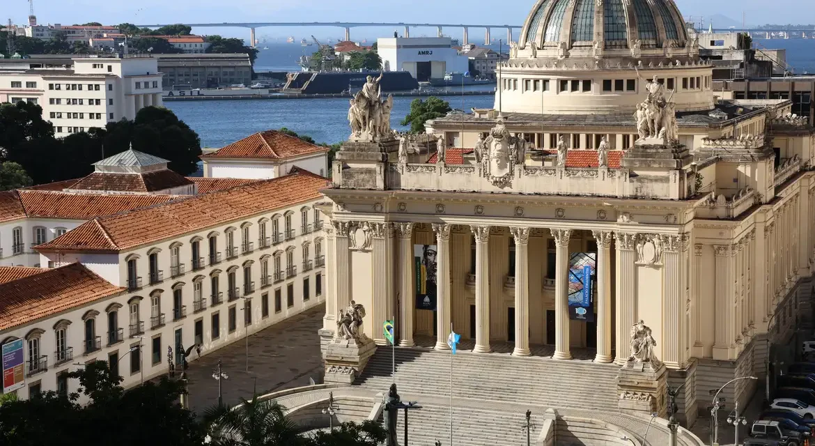Sede do Legislativo fluminense, Palácio Tiradentes celebra centenário