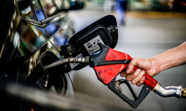 Governo Lula abre mão de arrecadação para compensar aumento da gasolina da Petrobras