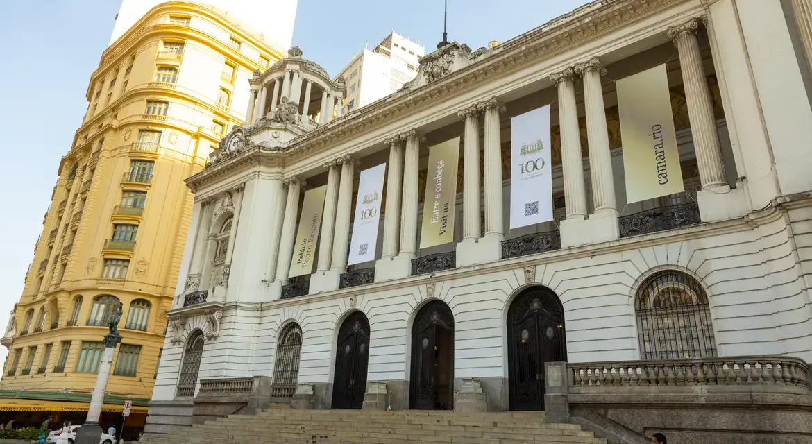 Rio: projeto cria limite de 5% para cargos comissionados na prefeitura