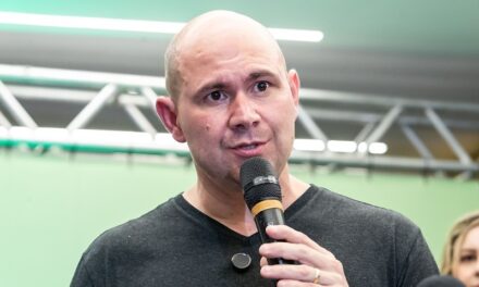 Médico move ação para Abilio prestar contas de R$ 2,3 milhões em VIs a comissionados