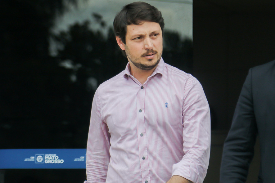 TJ revoga tornozeleira e mantém filho de Silval em regime aberto