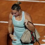 Aryna Sabalenka vira queridinha do luxo e desfila joias de 200 quilates até no saibro de Roland Garros