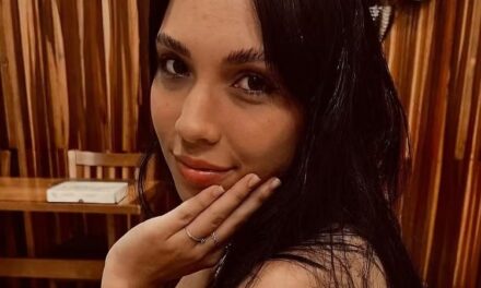 Designer de sobrancelhas morre após invadir contramão e bater em carro