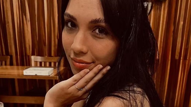 Designer de sobrancelhas morre após invadir contramão e bater em carro