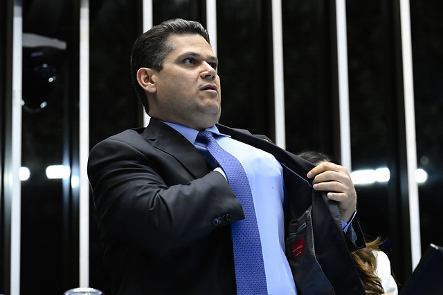 Alcolumbre trava tramitação da PEC do fim da 6×1 no Senado