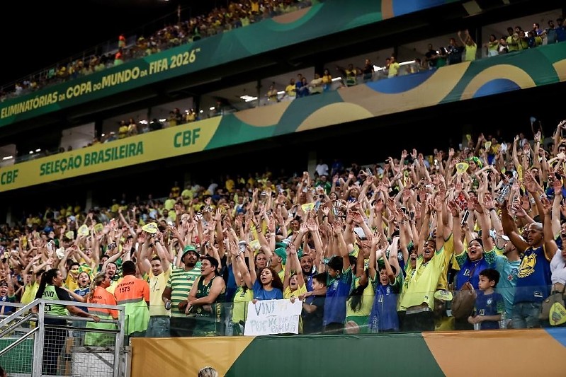 Lula libera servidores federais 3 horas antes dos jogos do Brasil na Copa