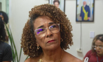 Justiça dá 15 dias para ex-vereadora se defender em ação por suposta rachadinha