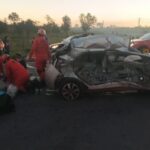 Homem de 56 anos e dois jovens morrem após carro bater em caminhão guincho na MT-010.