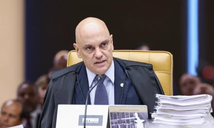 Moraes autoriza defesa de Bolsonaro a acompanhar depoimento sobre arma