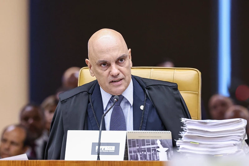 Moraes autoriza defesa de Bolsonaro a acompanhar depoimento sobre arma