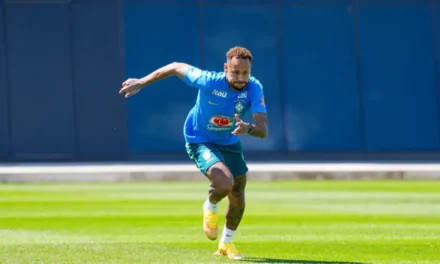 Neymar treina sem restrições com o grupo pelo segundo dia seguido