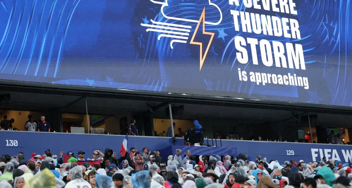 Jogo entre França e Iraque é suspenso devido às condições climáticas