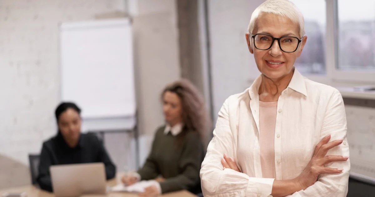 Ocupação de pessoas 60+ sobe 53% em 10 anos; ritmo supera o dos jovens
