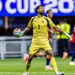 Goleiro Vozinha brilha contra a Espanha e vira destaque na Copa