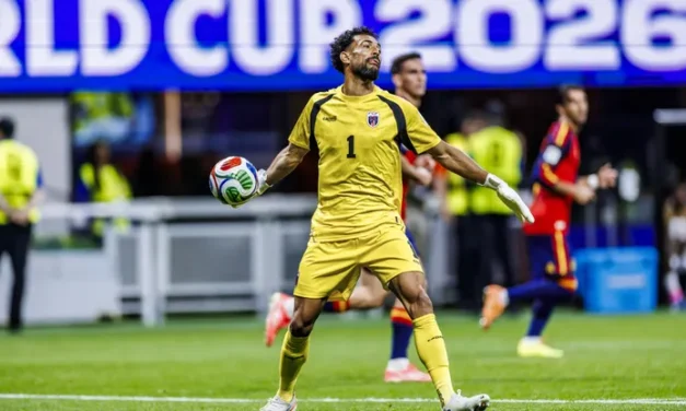 Goleiro Vozinha brilha contra a Espanha e vira destaque na Copa