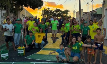 Michelly Alencar participa de ação comunitária para resgatar tradição das ruas decoradas para a Copa do Mundo