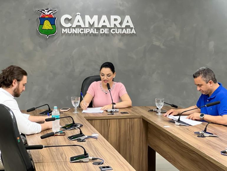 CCJR limpa a pauta e delibera sobre 30 matérias