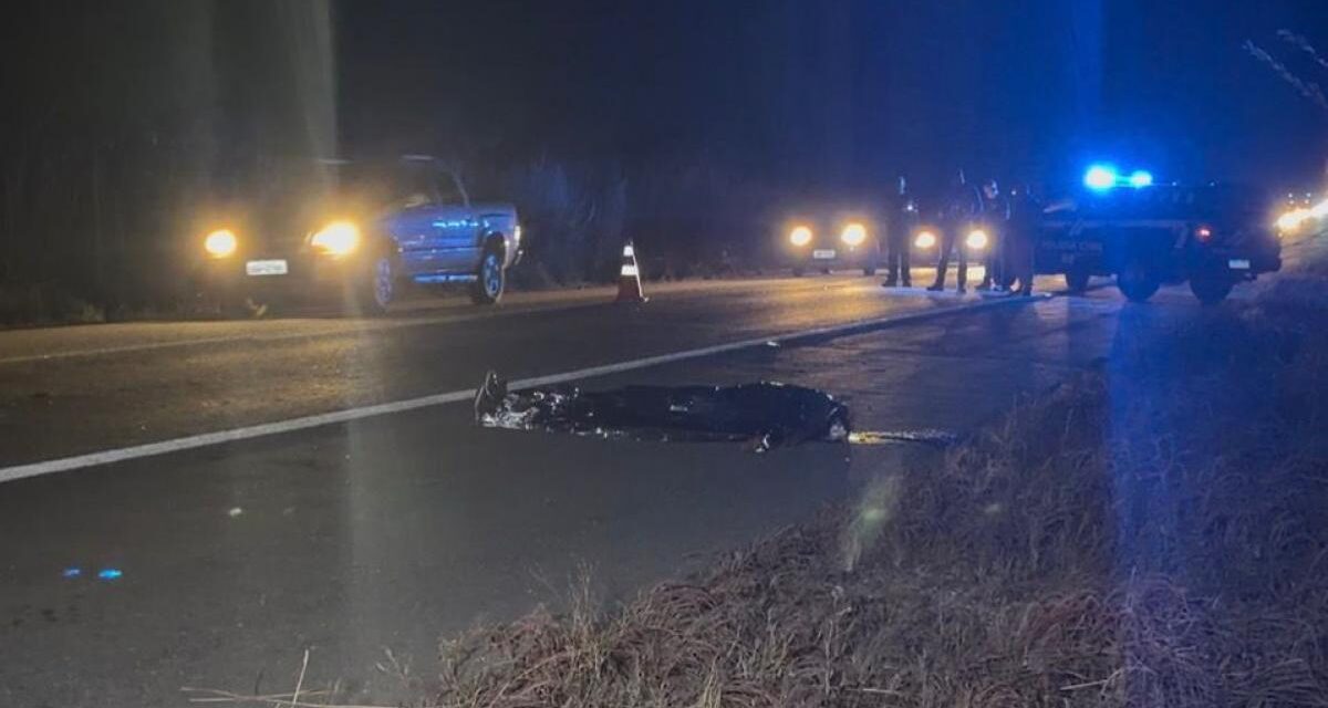 Motociclista morre ao ser arrastado por veículo na BR-070