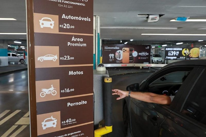 Shoppings são alvo do Procon por preços abusivos de estacionamento