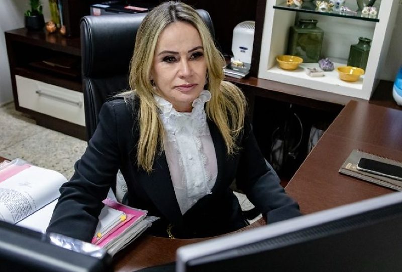 Juíza vê falta de provas e absolve policiais e advogado em caso de propina