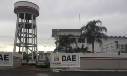 Rompimento de adutora deixa oito bairros sem água em VG