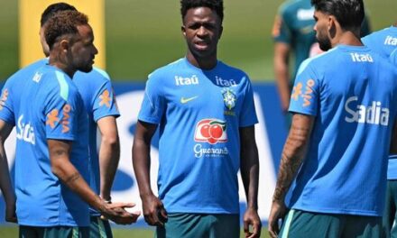 Com dúvida na direita, Brasil encerra preparação para encarar Escócia