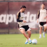 Flamengo viaja com Arrascaeta para enfrentar a Chapecoense; veja relacionados