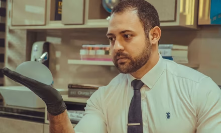 Juiz ordena despejo de médicos.
