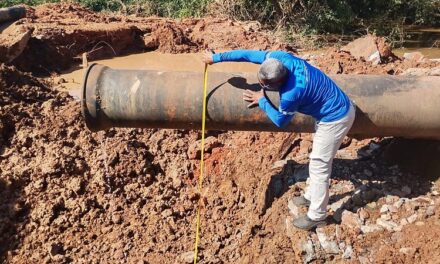 Rompimento de adutora deixa bairros sem água; DAE/VG prevê normalização à tarde