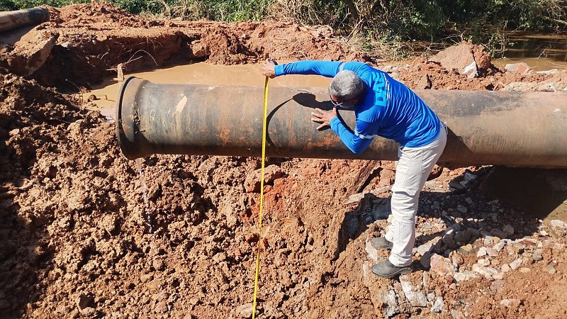 Rompimento de adutora deixa bairros sem água; DAE/VG prevê normalização à tarde