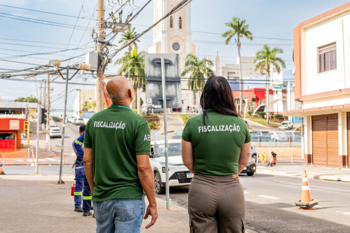 Operação Telefone Sem Fio retira 500 quilos de cabos irregulares em Cuiabá