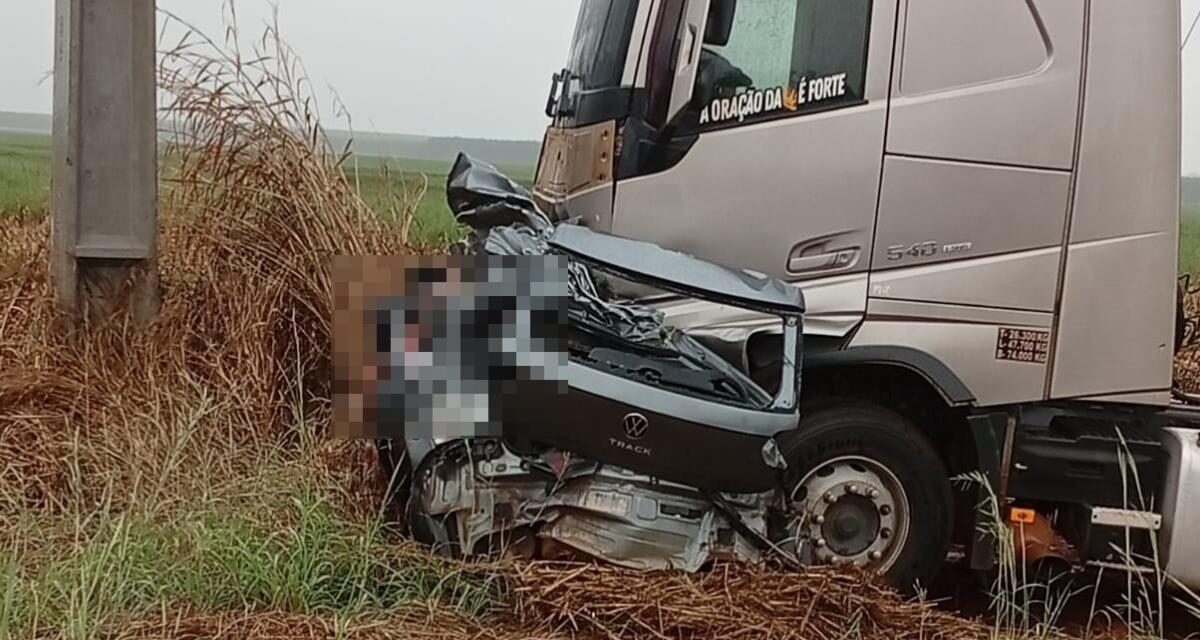 NOVA MUTUM – Três morrem após carro aquaplanar e colidir contra carreta em rodovia de MT